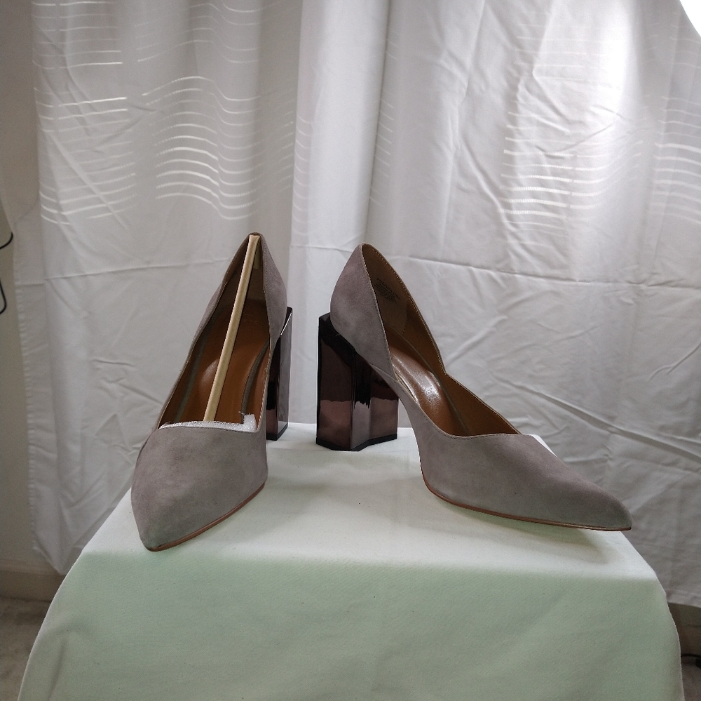 Halston Suede Pumps w/Metallic Heel, Size 10. NWB